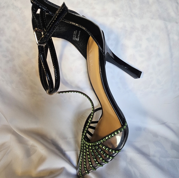 Shoe - Picture 4 of 7